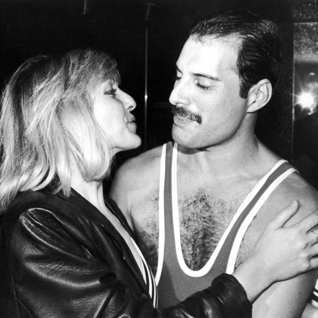 Biographie de Freddie Mercury - Sa fiancée Mary Austin